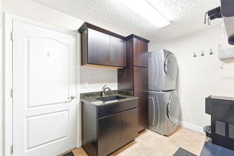 Townhouse in Merrit Island, Florida 3 bedrooms, 234.95 sq.m. № 2413419 - photo 18