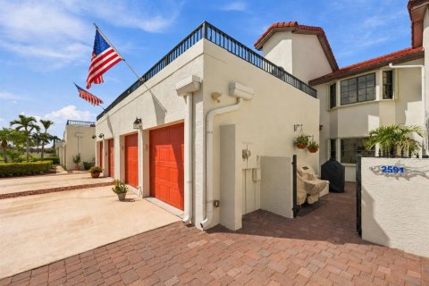 Townhouse in Merrit Island, Florida 3 bedrooms, 234.95 sq.m. № 2413419 - photo 2