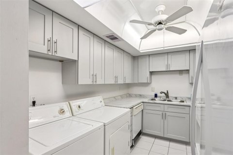 Condo in Palm Coast, Florida, 2 bedrooms  № 1906579 - photo 10