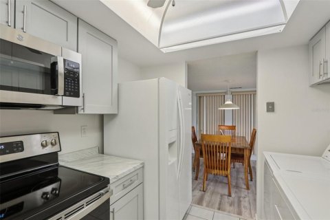 Condo in Palm Coast, Florida, 2 bedrooms  № 1906579 - photo 8