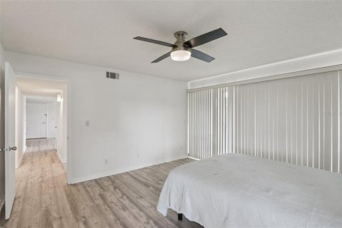 Condo in Palm Coast, Florida, 2 bedrooms  № 1906579 - photo 18