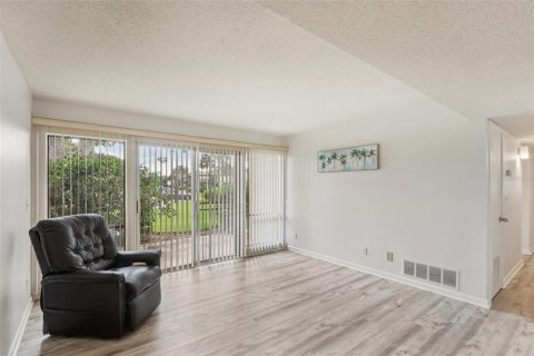 Condo in Palm Coast, Florida, 2 bedrooms  № 1906579 - photo 4