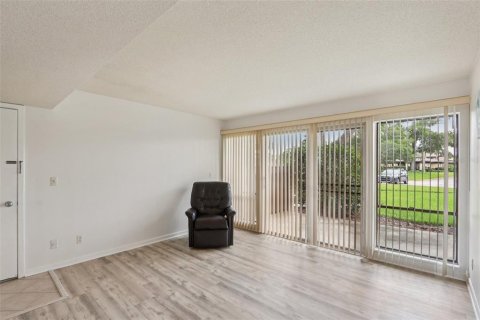 Condo in Palm Coast, Florida, 2 bedrooms  № 1906579 - photo 13