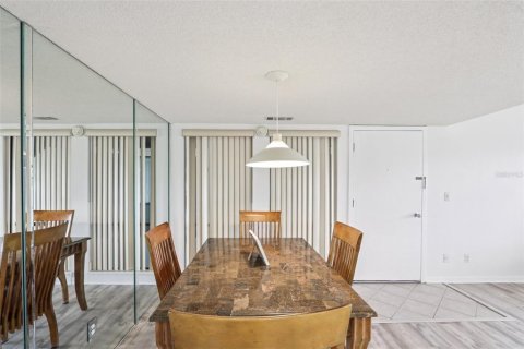 Condo in Palm Coast, Florida, 2 bedrooms  № 1906579 - photo 12