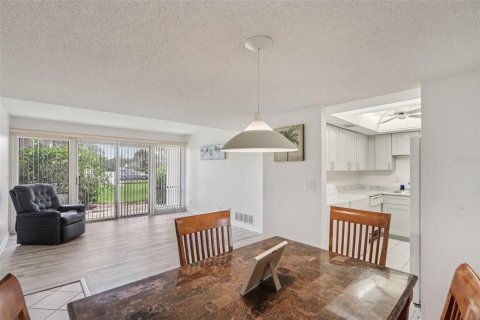 Condo in Palm Coast, Florida, 2 bedrooms  № 1906579 - photo 11