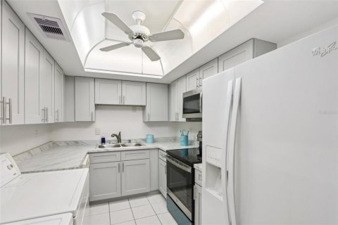 Condo in Palm Coast, Florida, 2 bedrooms  № 1906579 - photo 7