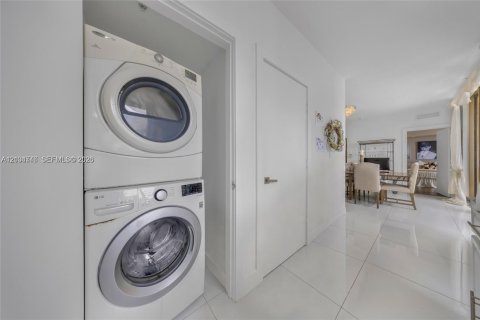 Copropriété à vendre à Sunny Isles Beach, Floride: 2 chambres, 167.04 m2 № 2413085 - photo 28
