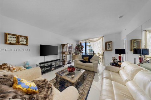 Copropriété à vendre à Sunny Isles Beach, Floride: 2 chambres, 167.04 m2 № 2413085 - photo 22