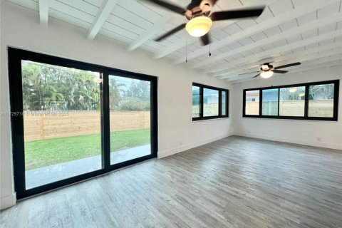 House in Dania Beach, Florida 3 bedrooms, 168.99 sq.m. № 1865391 - photo 15