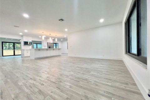 House in Dania Beach, Florida 3 bedrooms, 168.99 sq.m. № 1865391 - photo 29