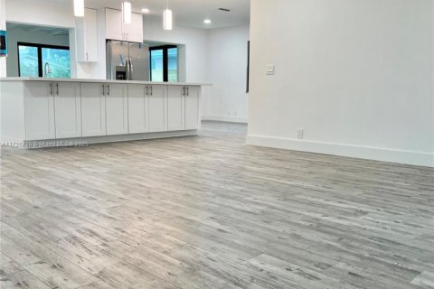 House in Dania Beach, Florida 3 bedrooms, 168.99 sq.m. № 1865391 - photo 28