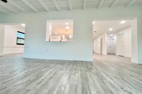 House in Dania Beach, Florida 3 bedrooms, 168.99 sq.m. № 1865391 - photo 30