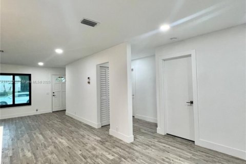 House in Dania Beach, Florida 3 bedrooms, 168.99 sq.m. № 1865391 - photo 20