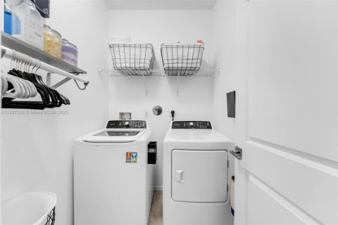 Adosado en venta en Homestead, Florida, 3 dormitorios, 160.81 m2 № 1949010 - foto 15