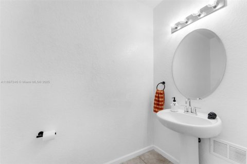 Townhouse in Homestead, Florida 3 bedrooms, 160.81 sq.m. № 1949010 - photo 12