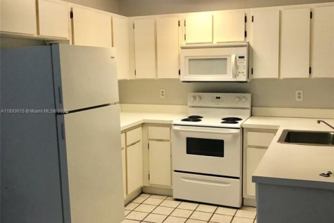 Condominio en Miami, Florida, 2 dormitorios  № 1945566