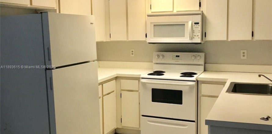 Condominio en Miami, Florida, 2 dormitorios  № 1945566