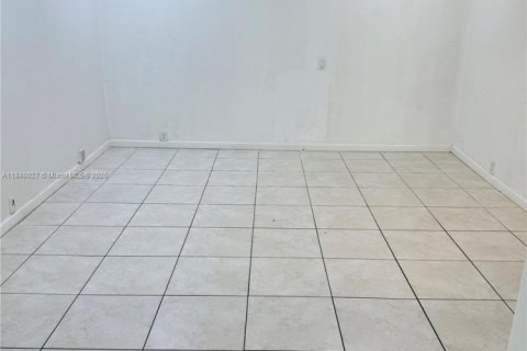 Villa ou maison à louer à Miami, Floride: 5 chambres, 236.9 m2 № 1848863 - photo 8