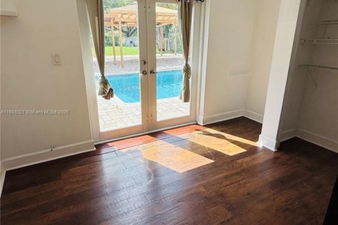 Villa ou maison à louer à Miami, Floride: 5 chambres, 236.9 m2 № 1848863 - photo 13