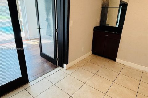 Villa ou maison à louer à Miami, Floride: 5 chambres, 236.9 m2 № 1848863 - photo 19