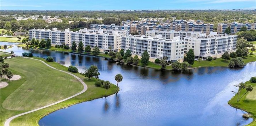 Condo à Largo, Floride, 3 chambres № 2351855