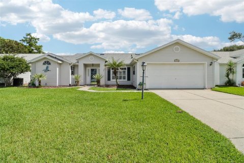 House in Leesburg, Florida 3 bedrooms, 158.86 sq.m. № 2284884