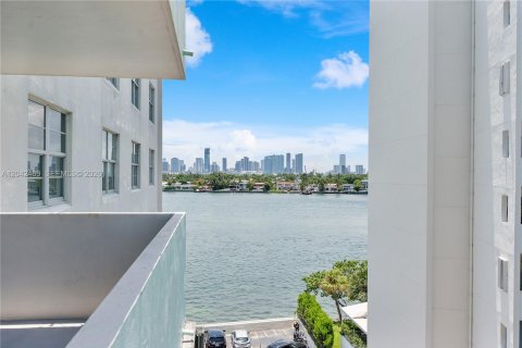 Copropriété à vendre à Miami Beach, Floride: 1 chambre, 88.26 m2 № 2243648 - photo 9