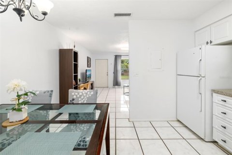 Commercial property in Sarasota, Florida 10 bedrooms, 398.64 sq.m. № 2102425 - photo 10