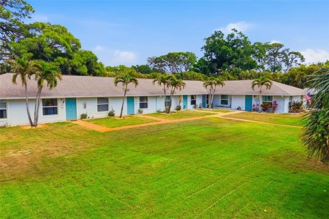 Commercial property in Sarasota, Florida 10 bedrooms, 398.64 sq.m. № 2102425 - photo 2