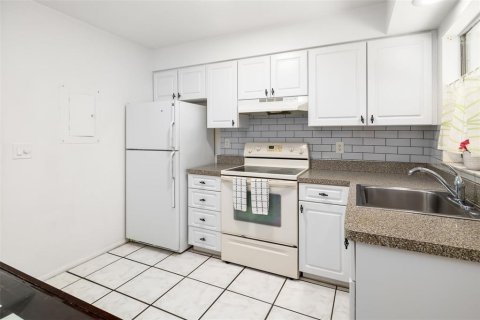 Commercial property in Sarasota, Florida 10 bedrooms, 398.64 sq.m. № 2102425 - photo 11