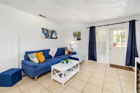 Commercial property in Sarasota, Florida 10 bedrooms, 398.64 sq.m. № 2102425 - photo 29