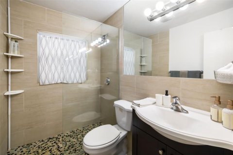 Commercial property in Sarasota, Florida 10 bedrooms, 398.64 sq.m. № 2102425 - photo 16