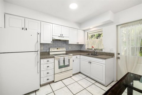 Commercial property in Sarasota, Florida 10 bedrooms, 398.64 sq.m. № 2102425 - photo 9