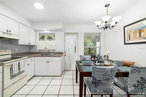 Commercial property in Sarasota, Florida 10 bedrooms, 398.64 sq.m. № 2102425 - photo 8