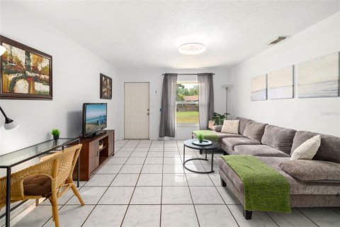 Commercial property in Sarasota, Florida 10 bedrooms, 398.64 sq.m. № 2102425 - photo 3