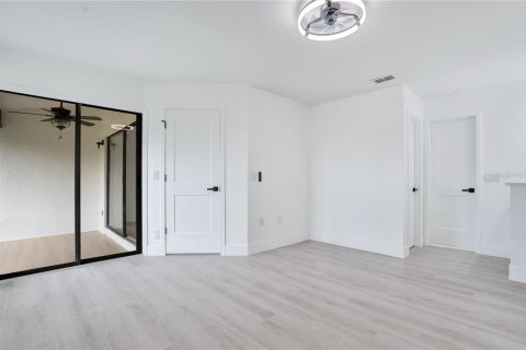 Townhouse in Orlando, Florida 2 bedrooms, 99.41 sq.m. № 2323221 - photo 14