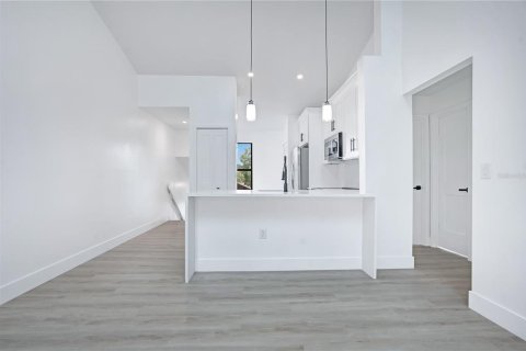 Townhouse in Orlando, Florida 2 bedrooms, 99.41 sq.m. № 2323221 - photo 9