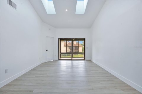 Townhouse in Orlando, Florida 2 bedrooms, 99.41 sq.m. № 2323221 - photo 13