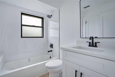 Townhouse in Orlando, Florida 2 bedrooms, 99.41 sq.m. № 2323221 - photo 18