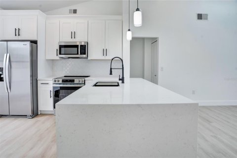 Townhouse in Orlando, Florida 2 bedrooms, 99.41 sq.m. № 2323221 - photo 5
