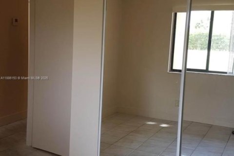 Condo in Coral Springs, Florida, 2 bedrooms  № 1932764 - photo 6