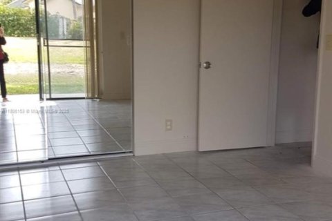 Condo in Coral Springs, Florida, 2 bedrooms  № 1932764 - photo 8