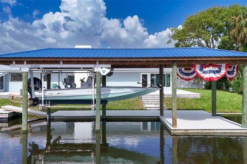 House in Crystal River, Florida 3 bedrooms, 227.24 sq.m. № 1866312 - photo 6