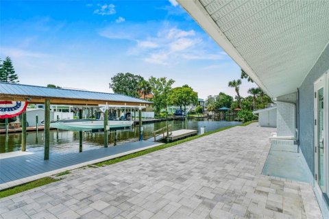 House in Crystal River, Florida 3 bedrooms, 227.24 sq.m. № 1866312 - photo 28
