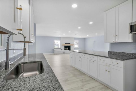 House in Crystal River, Florida 3 bedrooms, 227.24 sq.m. № 1866312 - photo 17