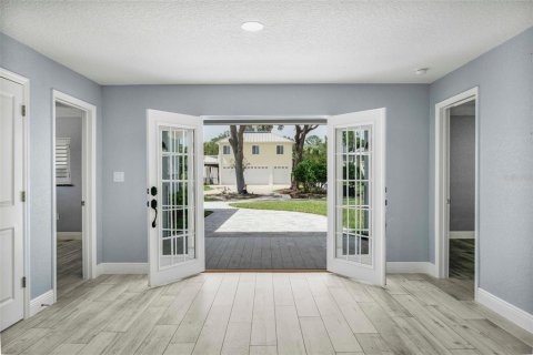 House in Crystal River, Florida 3 bedrooms, 227.24 sq.m. № 1866312 - photo 13