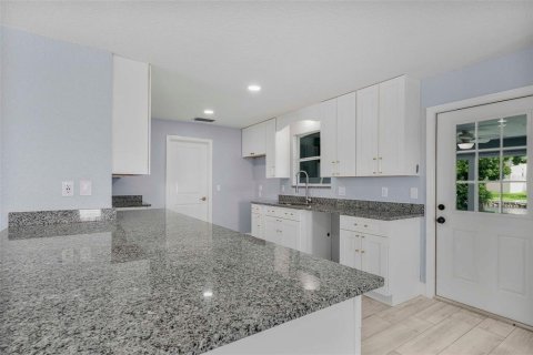 House in Crystal River, Florida 3 bedrooms, 227.24 sq.m. № 1866312 - photo 18