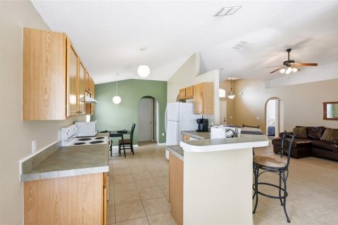 House in Davenport, Florida 3 bedrooms, 140.84 sq.m. № 2208018 - photo 17