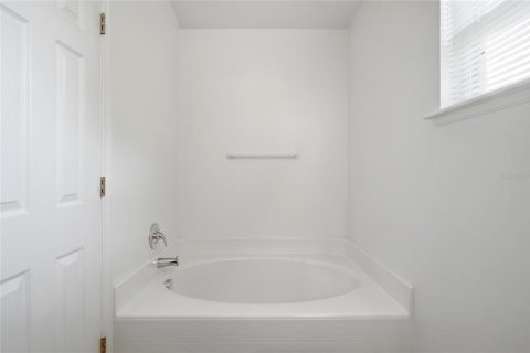 House in Davenport, Florida 3 bedrooms, 140.84 sq.m. № 2208018 - photo 24