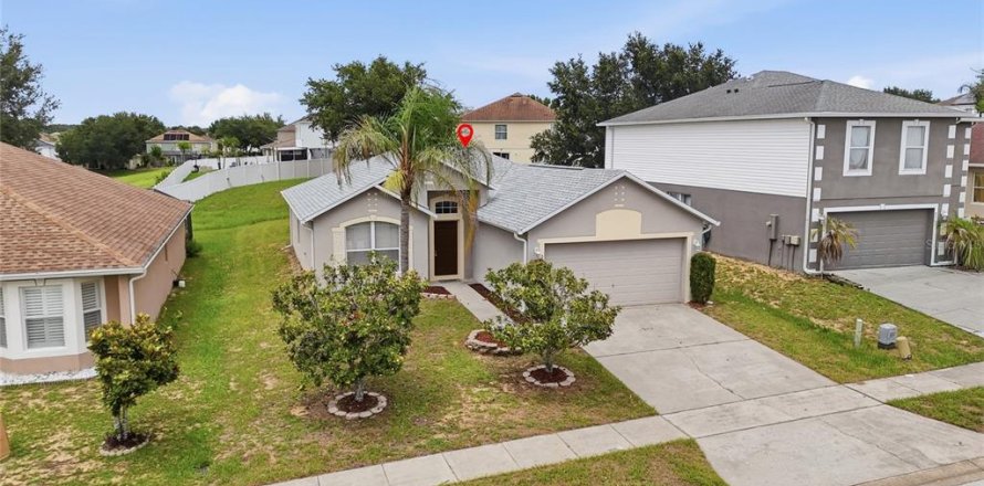 House in Davenport, Florida 3 bedrooms, 140.84 sq.m. № 2208018